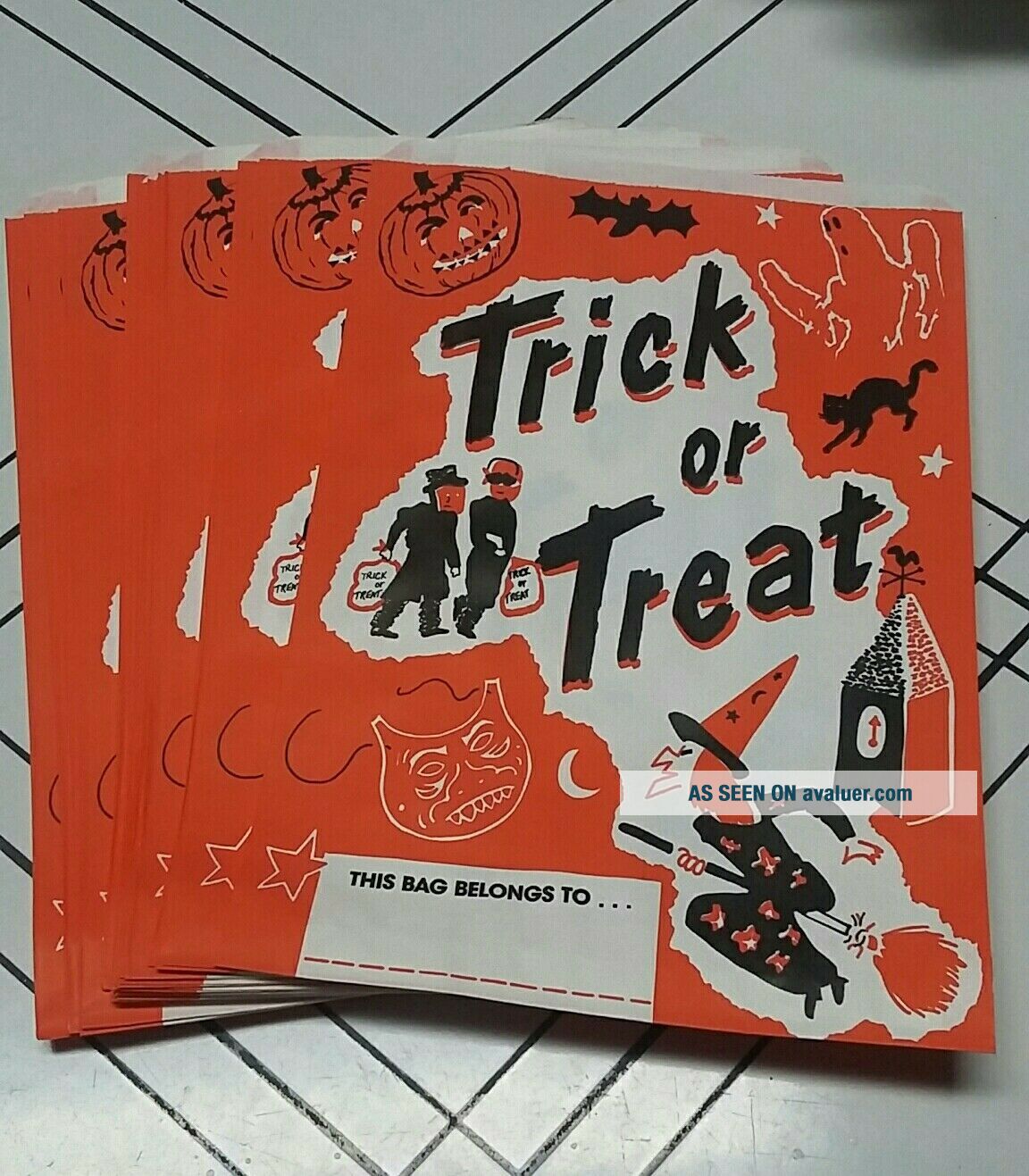 10 VINTAGE 1960 ' s HALLOWEEN LARGE Paper TRICK or TREAT Bags WITCH,  CAT,  BAT