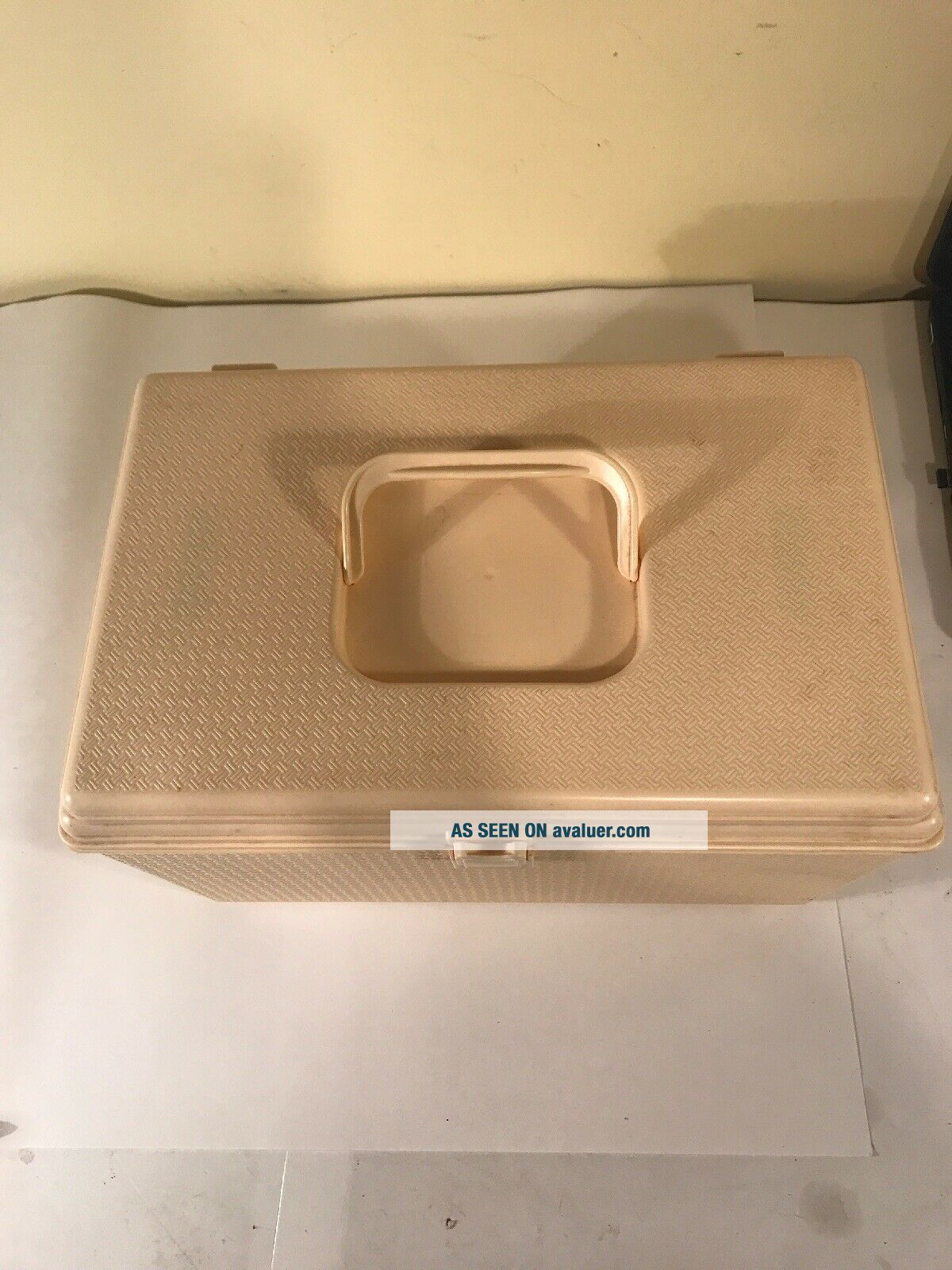 Vintage Wilson Wil - Hold Peach Plastic Sewing Box | #4901314