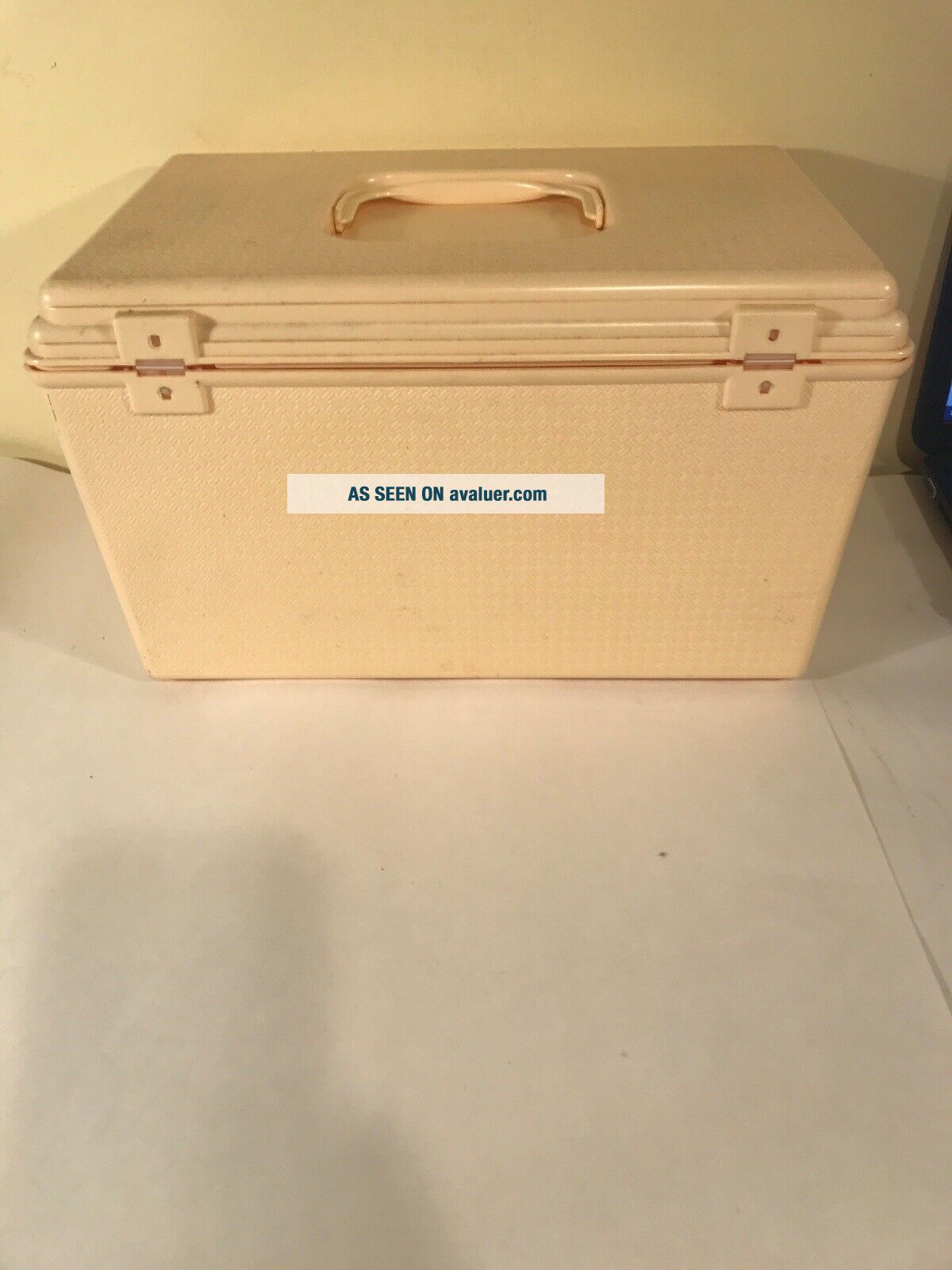 Vintage Wilson Wil - Hold Peach Plastic Sewing Box | #4901314