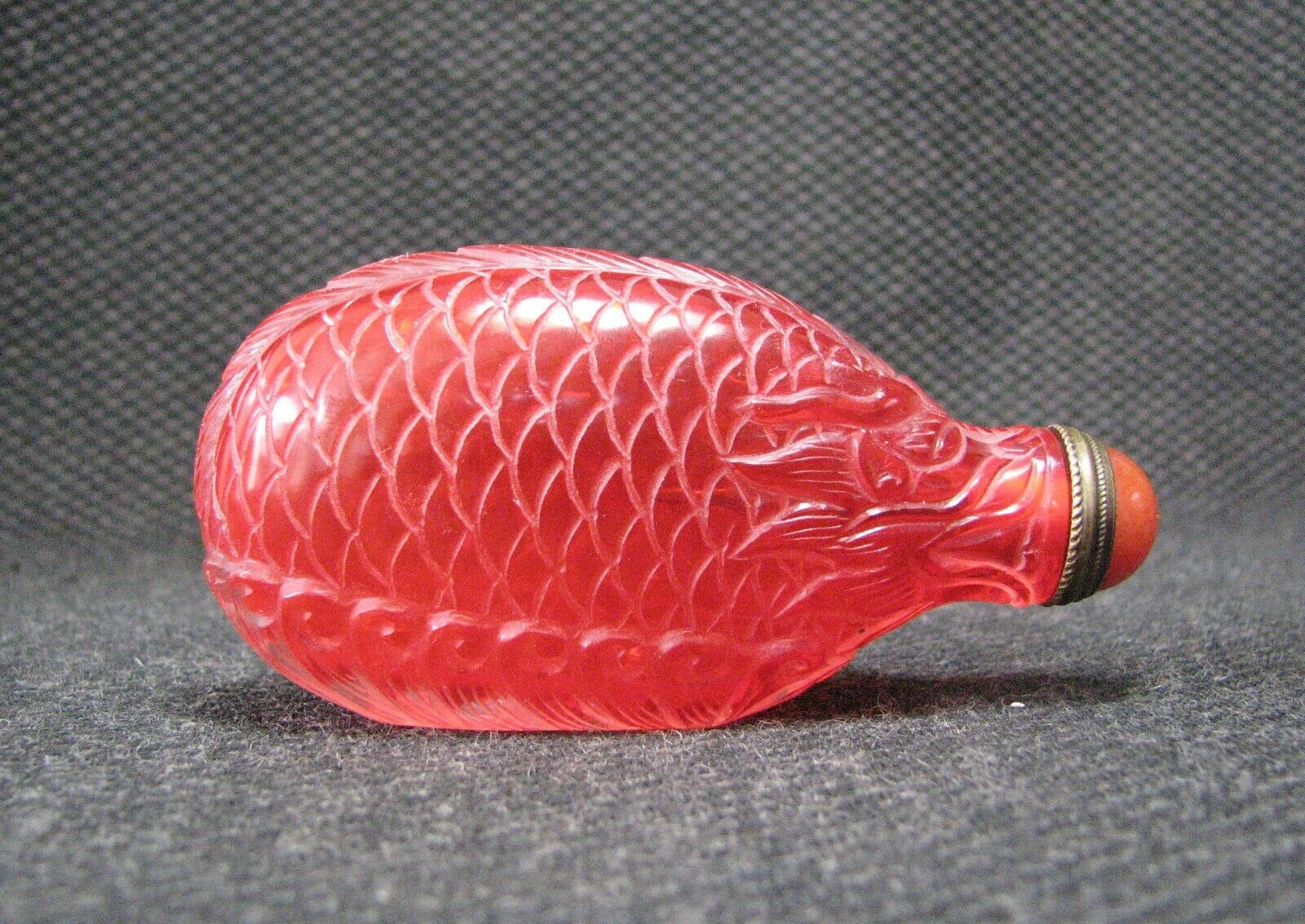 China ' S Exquisite Carved Red Dragon Glass Snuff Bottle。 | #19788258