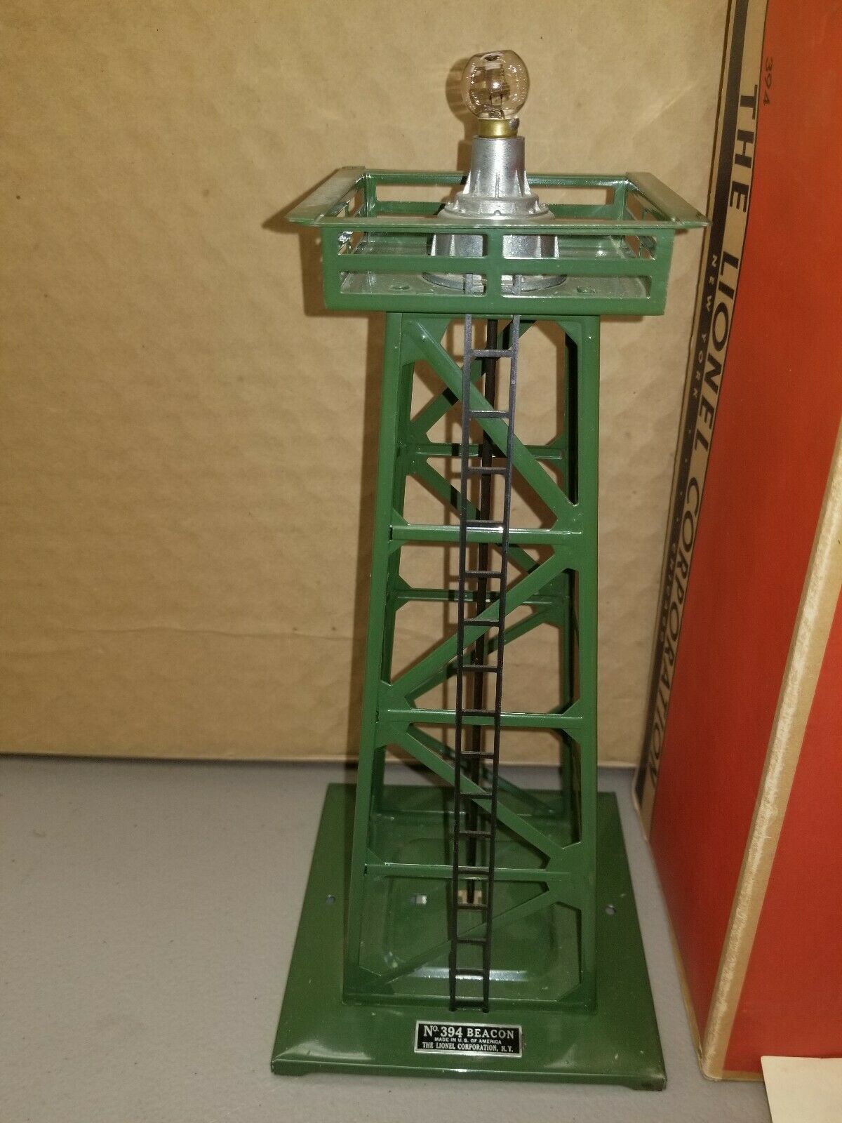 Lionel O - GAUGE 394 ROTARY BEACON IN DARK GREEN/OB; Circa 1950 (RARE ...